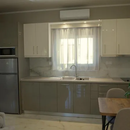 Luxury Archonta * Pélla